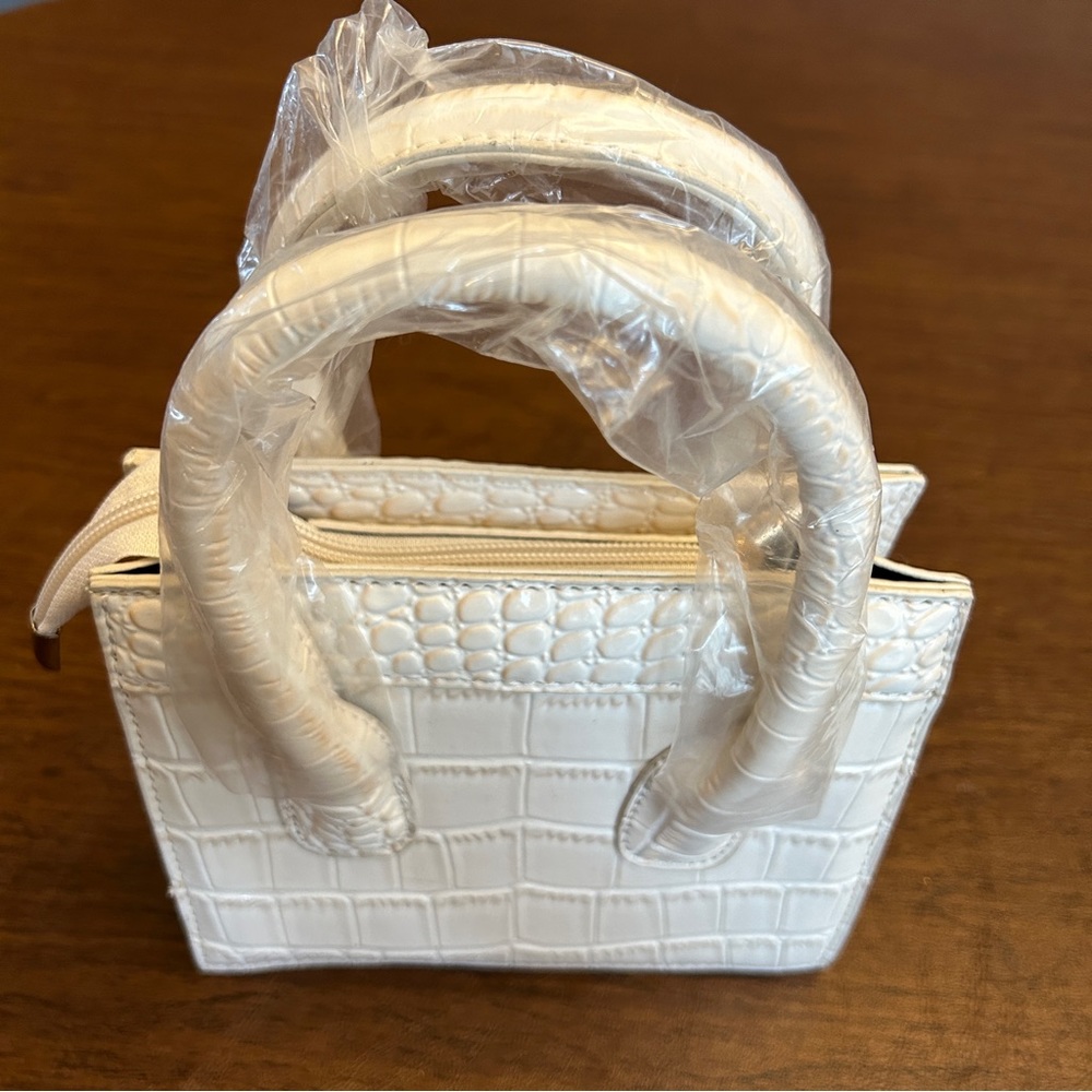 NWT  Adorable Crocodile Print Bag